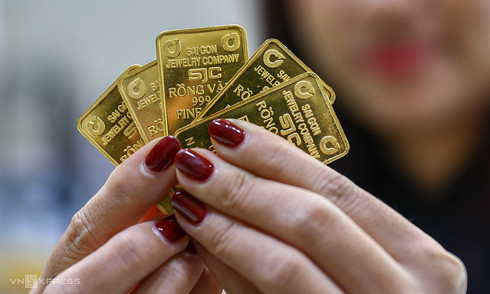Gold bar prices continue to rise, nearing 128 million VND
