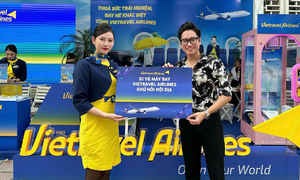 Vietravel Airlines showcases achievements at National Day exhibition