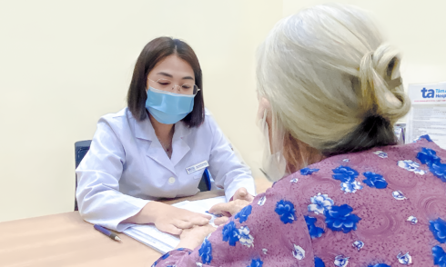 Elderly woman's kidney function improves after three months of treatment