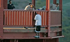American police officer saves over 200 people from despair at the Golden Gate Bridge