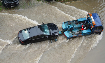 Numerous cars stalled in Hanoi floods