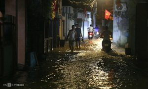 Hanoi outskirts brace for floods