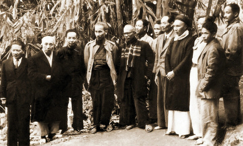 The Vi Van Dinh family's years in the resistance base