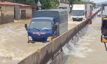 Flooding shuts down highways in Thanh Hoa province