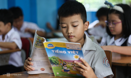 Nationwide unified textbook set planned for Vietnam