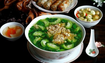 Why you shouldn't eat Vietnamese crab soup in the evening