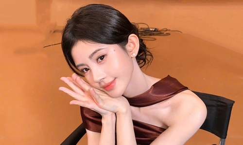Chinese actress wears Vietnamese designer's dress