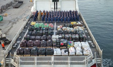 US coast guard seizes record 34 tons of drugs