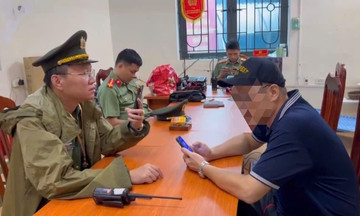 Hanoi man fined for reserving parade seats