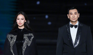 Zhao Wenzhuo makes runway debut with daughter