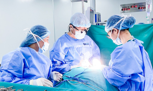 Cambodian woman seeks thyroid cancer treatment in Vietnam