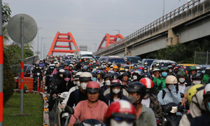 Traffic jams plague eastern gateway to Ho Chi Minh City after bridge closure