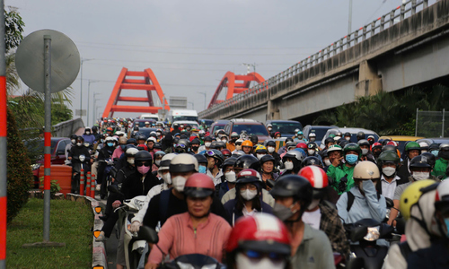 Traffic jams plague eastern gateway to Ho Chi Minh City after bridge closure