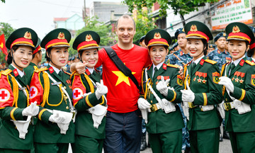 German son-in-law 'addicted' to Vietnamese military parades
