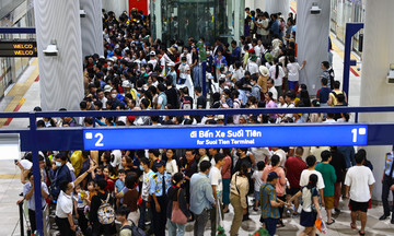 Ben Thanh - Suoi Tien metro offers free rides on national day