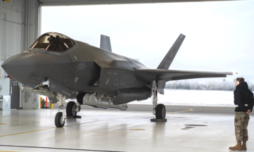 Ice buildup causes US F-35 fighter to 'fall like a rock'
