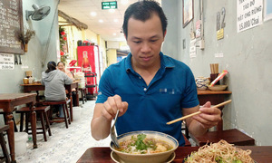 Ho Chi Minh City eateries raise prices amid soaring costs