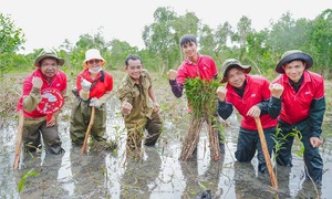 J&T Express plants thousands of trees to promote environmental awareness for National Day