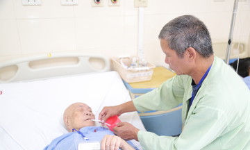 96-year-old woman undergoes successful rectal cancer surgery