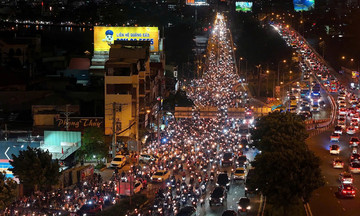 Traffic jam at eastern gateway to Ho Chi Minh City