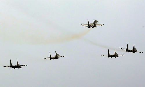 Su-30MK2 fighter jets perform dramatic drill over Hanoi