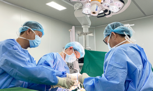 Breast reconstruction performed simultaneously with breast cancer surgery