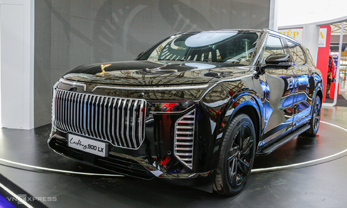 Vinfast unveils Lac Hong 900 LX, an SUV designed for dignitaries