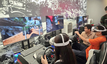 Experience 'driving on the Ho Chi Minh trail' at the Ministry of National Defense exhibit