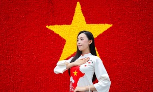 Sun World Ha Long adorned with flags and flowers for National Day