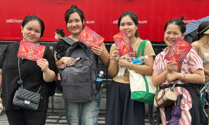 Audience lines up for 'national concert' tickets