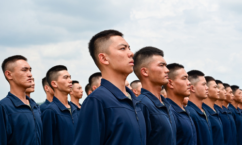 120 Chinese soldiers arrive in Vietnam for parade