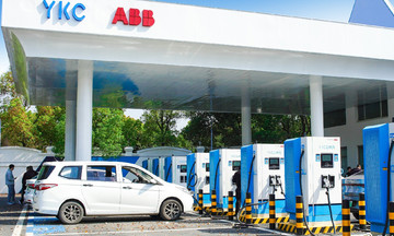 Two charging stations for every five electric vehicles in China