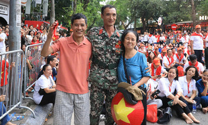 Fleeting reunions for parade soldiers and their families