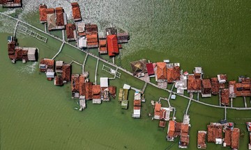 Hopes and doubts over Indonesia's 700km sea wall