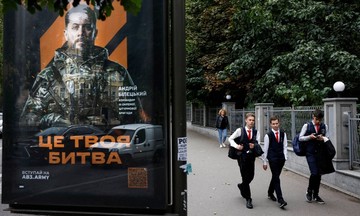 Ukraine eases travel restrictions for young men