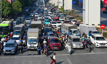 Hanoi plans to expand ban on polluting vehicles