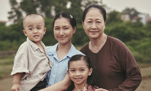 Rural attire in the music video for 'Mua do'