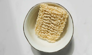 13-year-old boy dies after eating three packs of uncooked instant noodles