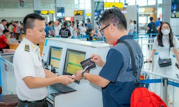 Noi Bai airport sees record passenger numbers for national day