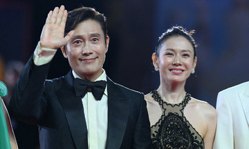 Son Ye Jin and Lee Byung Hun grace Venice red carpet