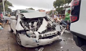 Car causes chain-reaction crash in Vung Tau