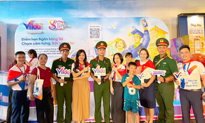 Vikki offers phones and gold in national day giveaway