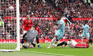 Fernandes' late penalty secures Manchester United victory