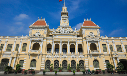 Ho Chi Minh City assigns tasks to 8 leaders