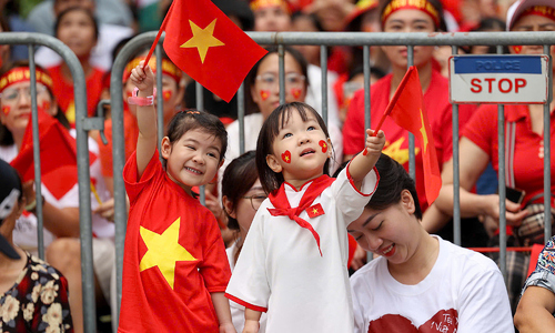 Citizens begin receiving national day gifts