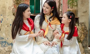 Vietnamese tourists postpone international trips to witness National Day parade