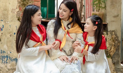 Vietnamese tourists postpone international trips to witness National Day parade