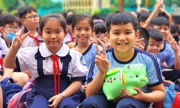 24 school fees Ho Chi Minh City parents may pay