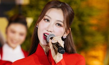 Que Anh performs 'Giai dieu tu hao' with Miss Grand Vietnam contestants