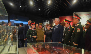 Cuban president visits Vietnam military history museum